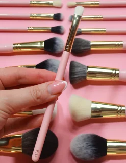 Clearance P.Louise #126 Flat Fluffy Smudger Brush Single Brushes