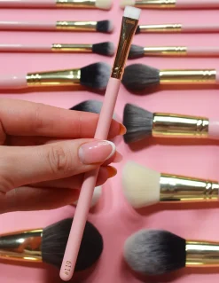 New P.Louise #119 Flat Liner Brush Single Brushes